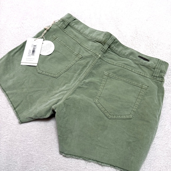 Carve Designs sz 2 Oahu 4” Butter Shorts in Light Olive cord soft - Picture 8 of 11